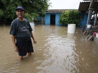 Reduc hombre inundacion